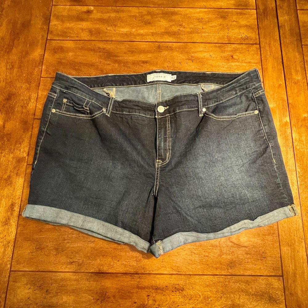 Torrid Darkwash Blue Denim Shorts Stretch Womens 26 High Rise S1086-879